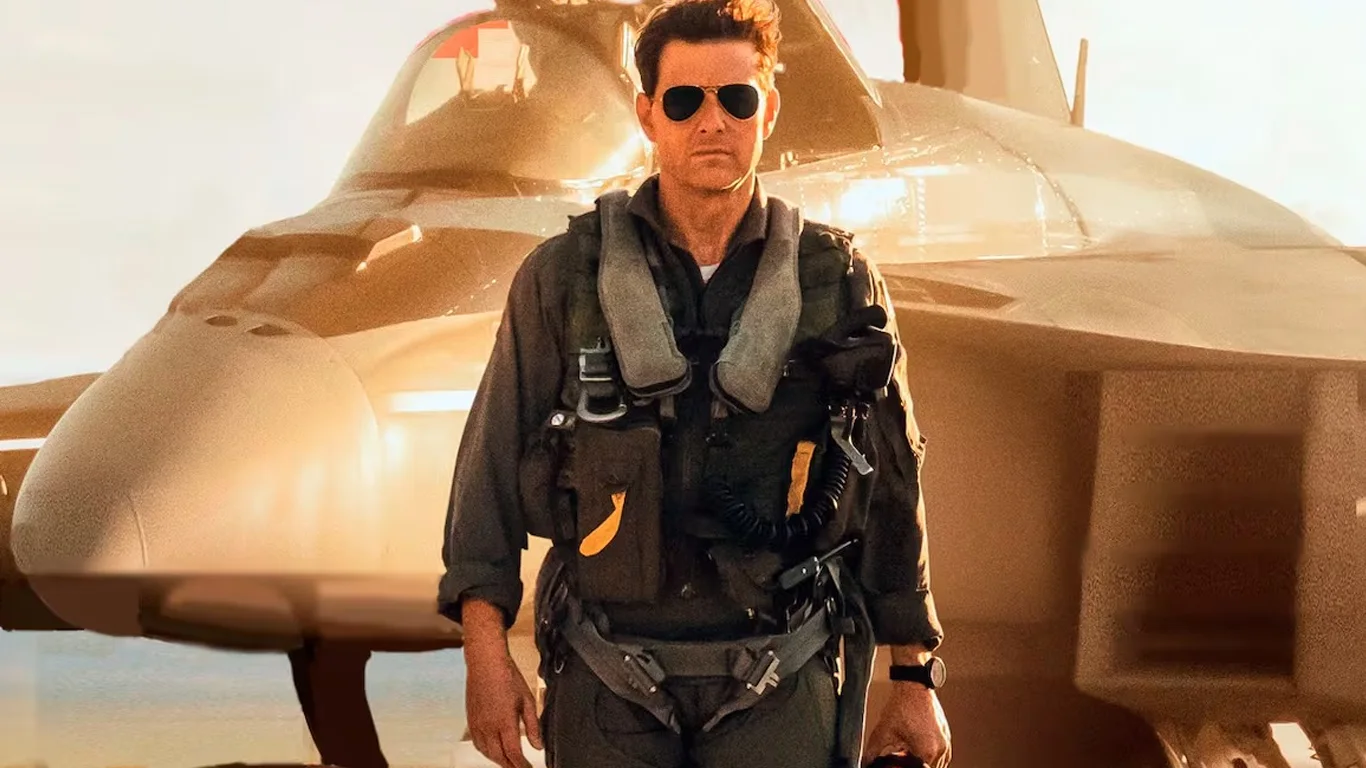 Tom Cruise como Maverick en Top Gun 3 en una escena de aviación